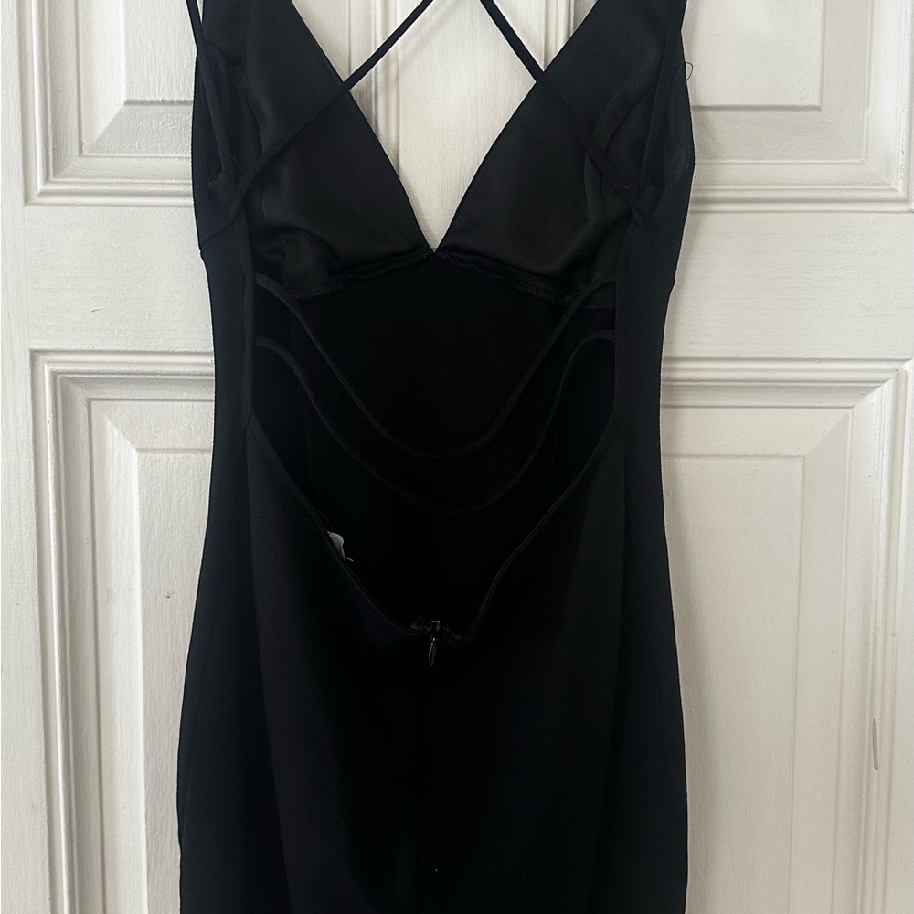 Elegant Black Sleeveless Dress - Picture 2 of 2